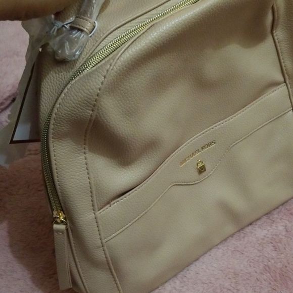 ⚘Michael Kors small  backpack⚘PRICED TO SELL⚘ - Picture 7 of 8